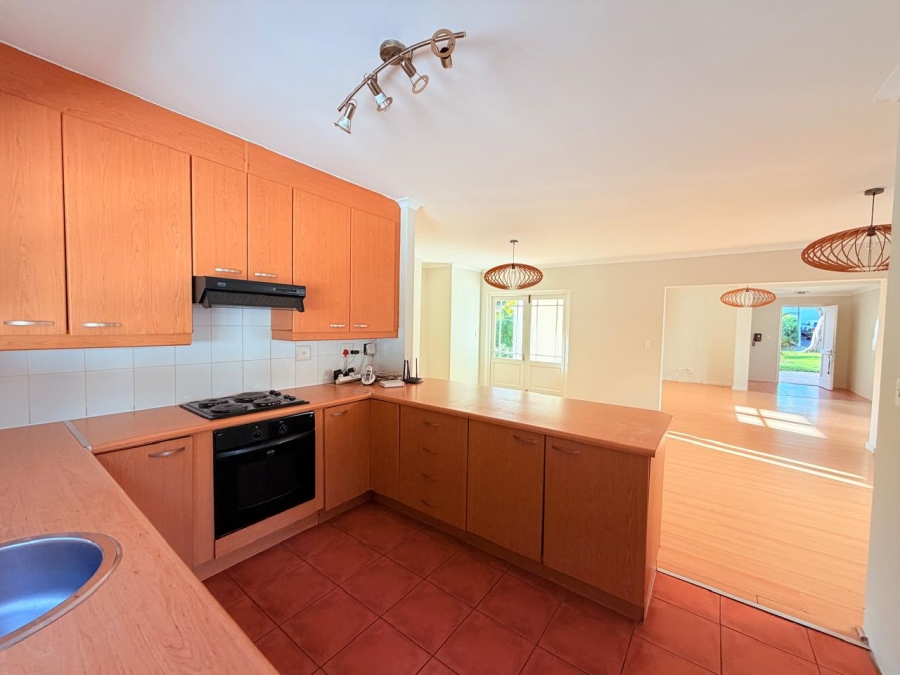 To Let 3 Bedroom Property for Rent in Pinehurst Western Cape
